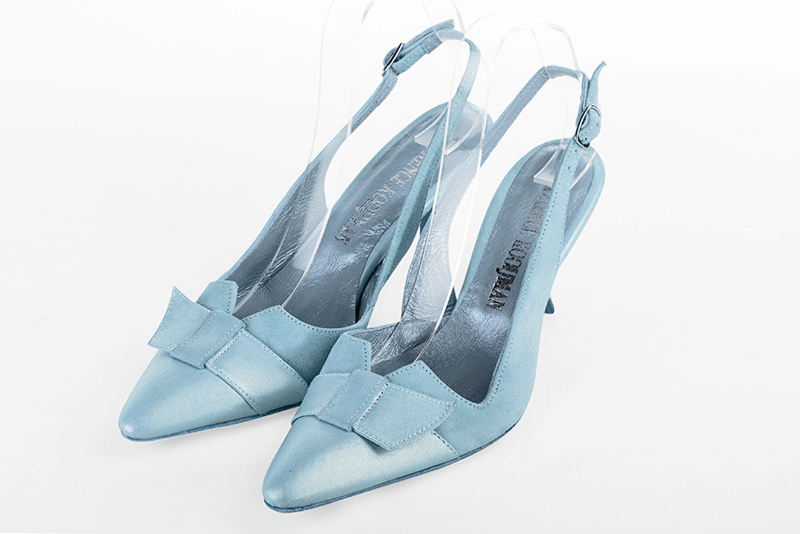 Sky blue women's open back shoes, with a knot. Tapered toe. High spool heels. Front view - Florence KOOIJMAN